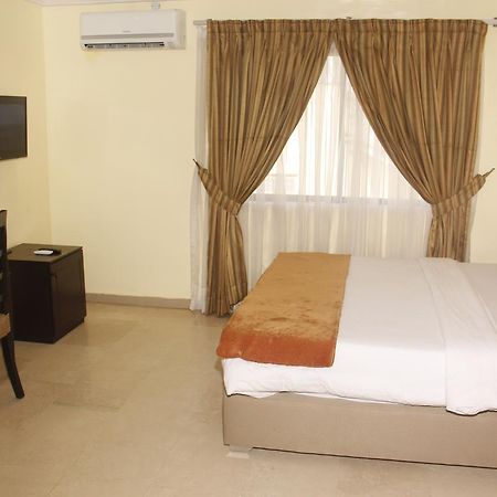 Crown Cottage Hotel Ikeja Dış mekan fotoğraf