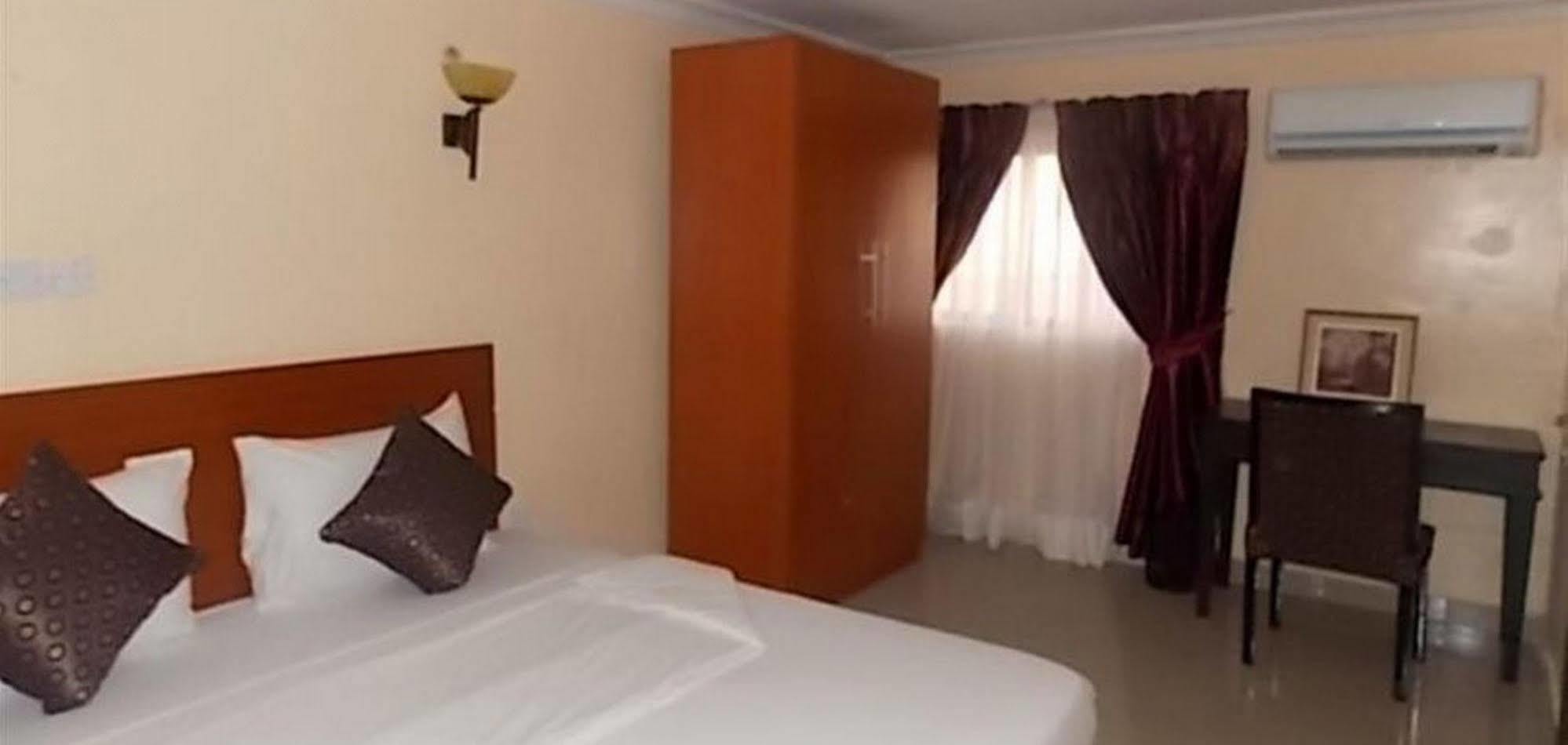 Crown Cottage Hotel Ikeja Dış mekan fotoğraf